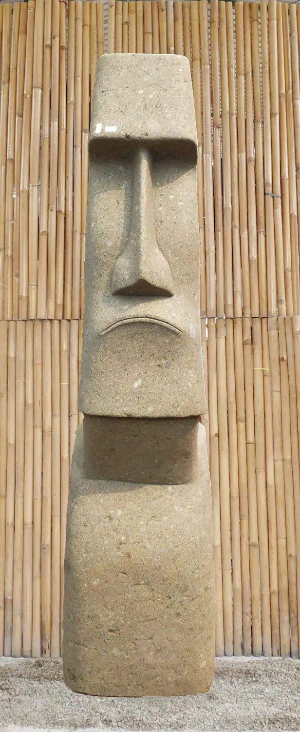 Product image 1 of the product “Moai head, 300 cm H | Natural stone (Basanit), stonemasonry ”